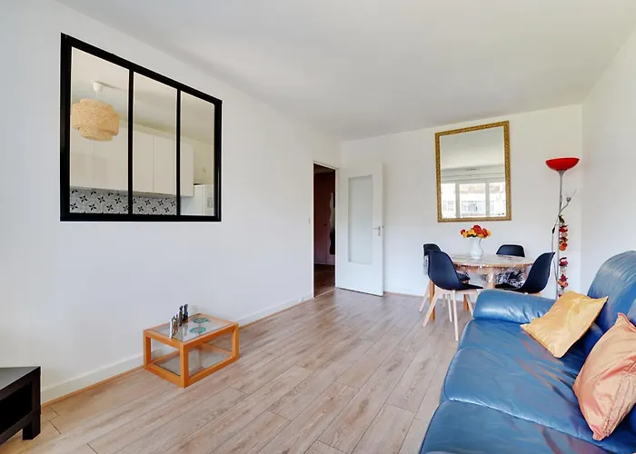 Familial Spacieux 2ch Avec Parking Prive Sup Lägenhet